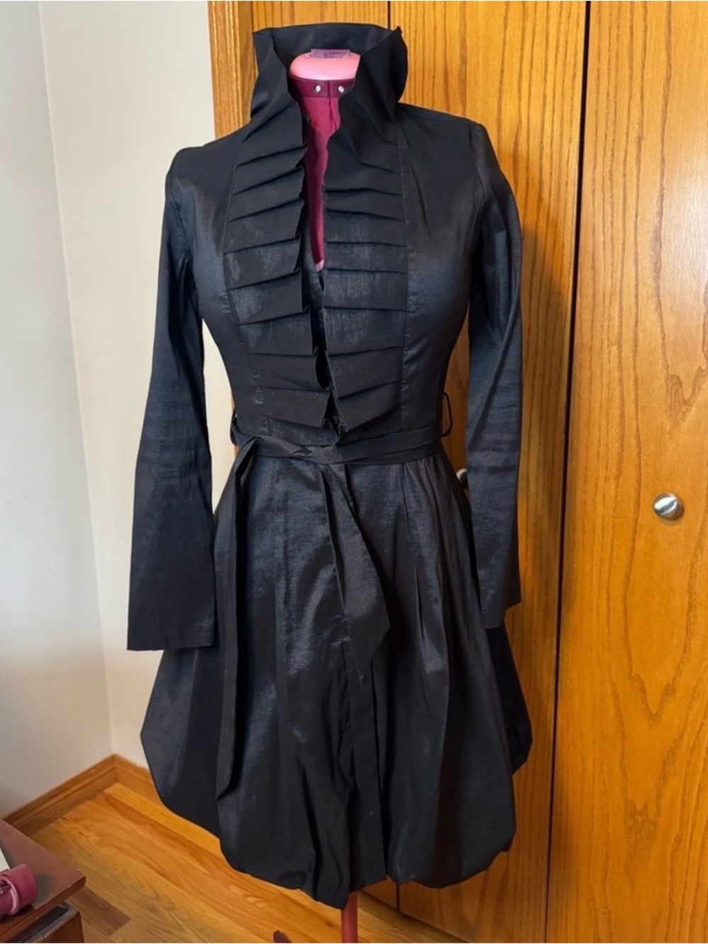 Elegant Black Balloon Hem Dress - Picture 2 of 6